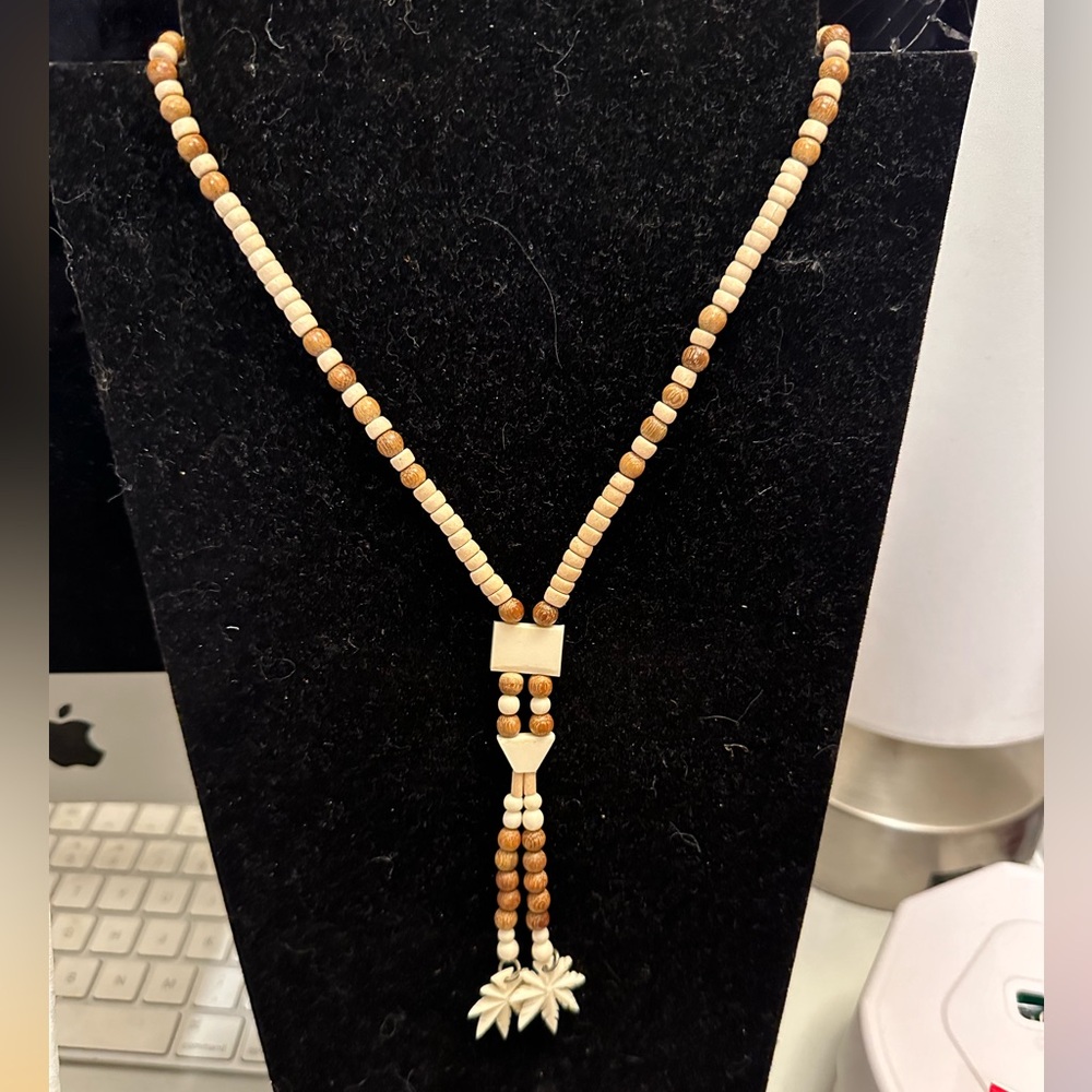Weed leaf necklace